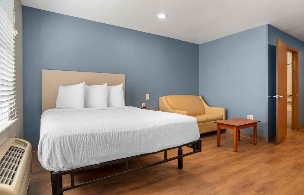 Deluxe Room with Double Bed - Disability Access - Non Smoking interior